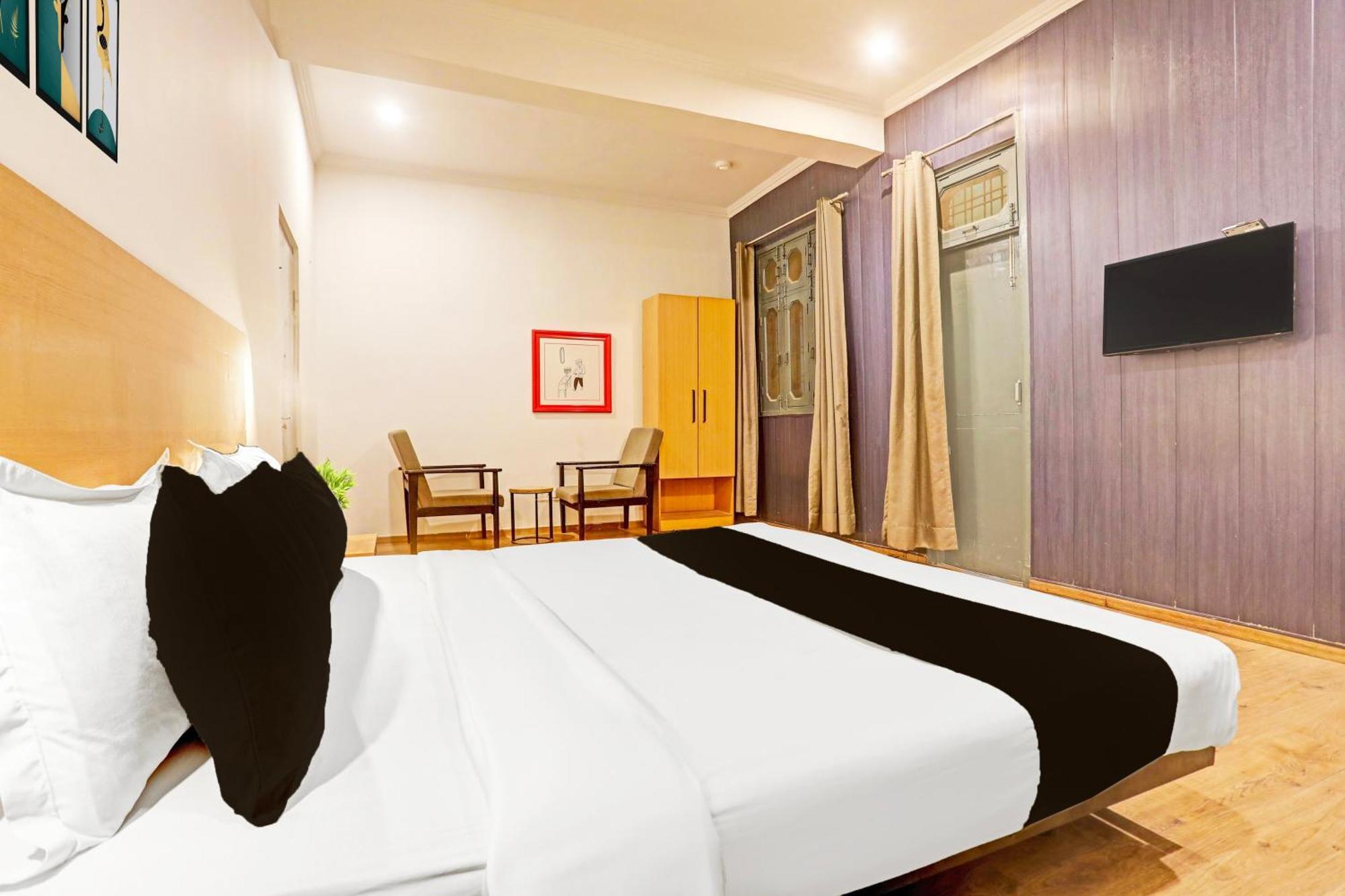 Super Townhouse Vijay Khand Gomti Nagar Лакхнау Экстерьер фото