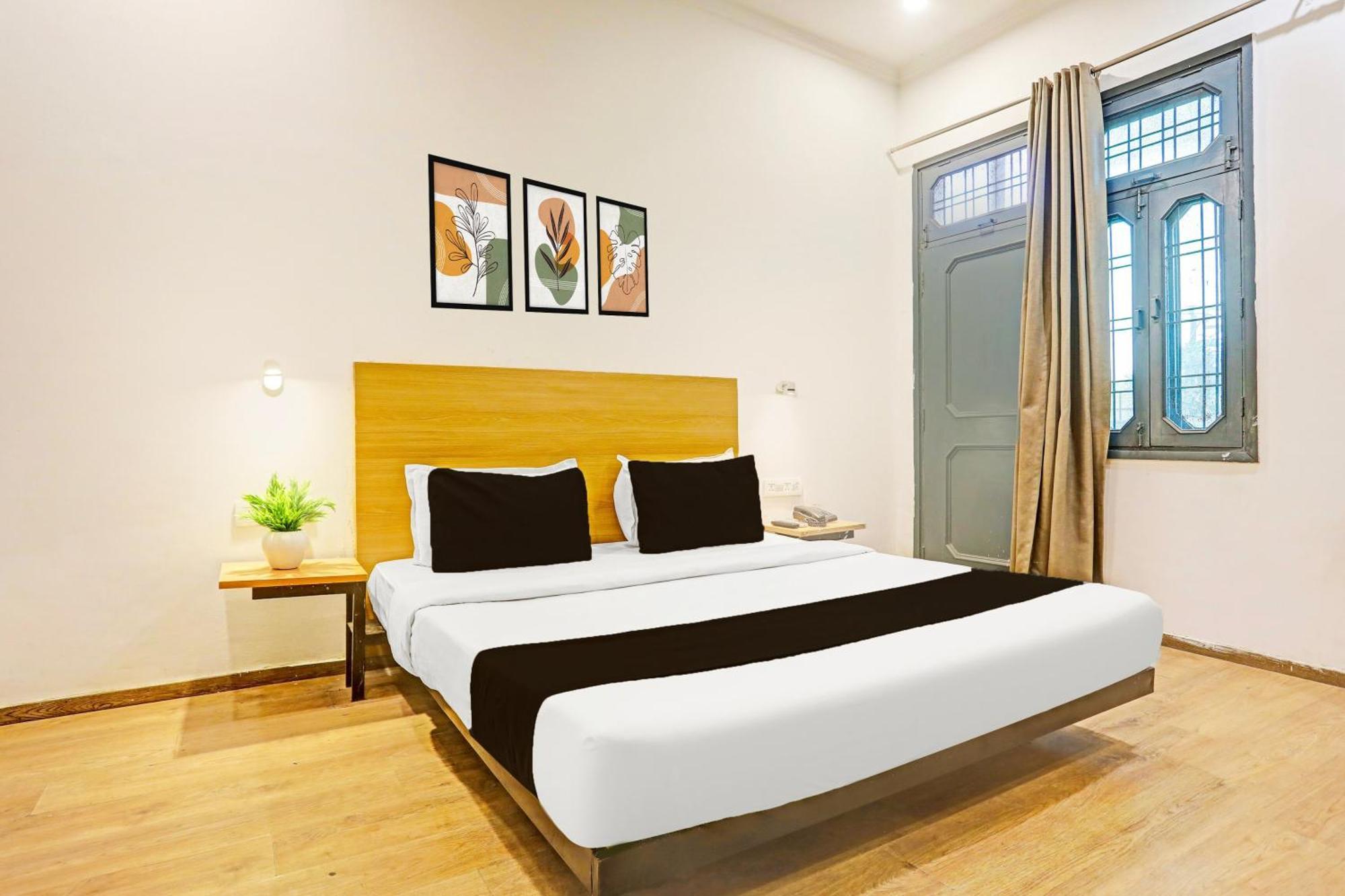 Super Townhouse Vijay Khand Gomti Nagar Лакхнау Экстерьер фото