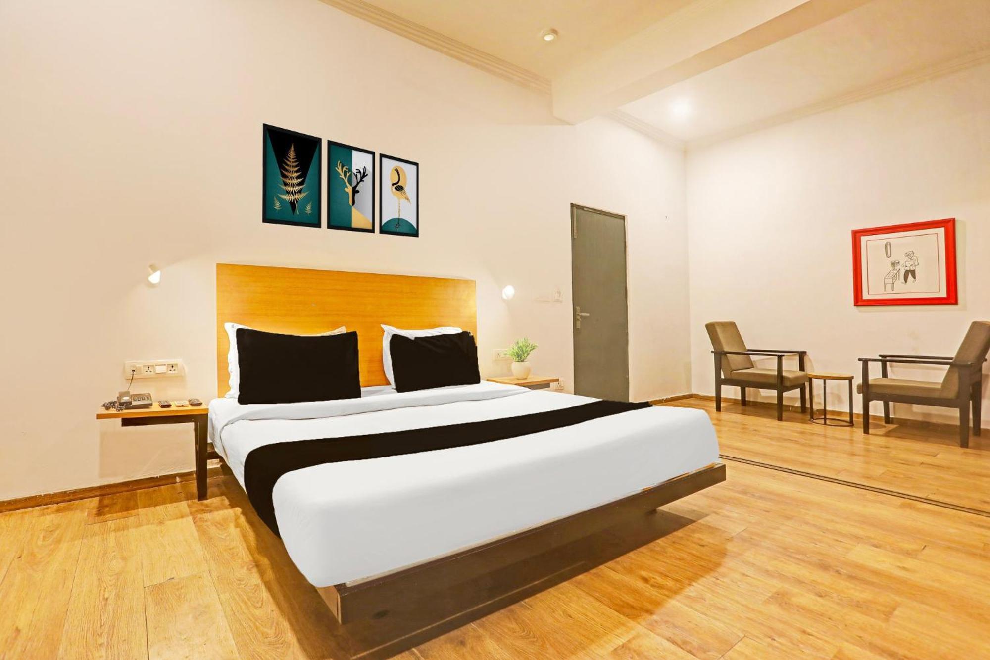 Super Townhouse Vijay Khand Gomti Nagar Лакхнау Экстерьер фото