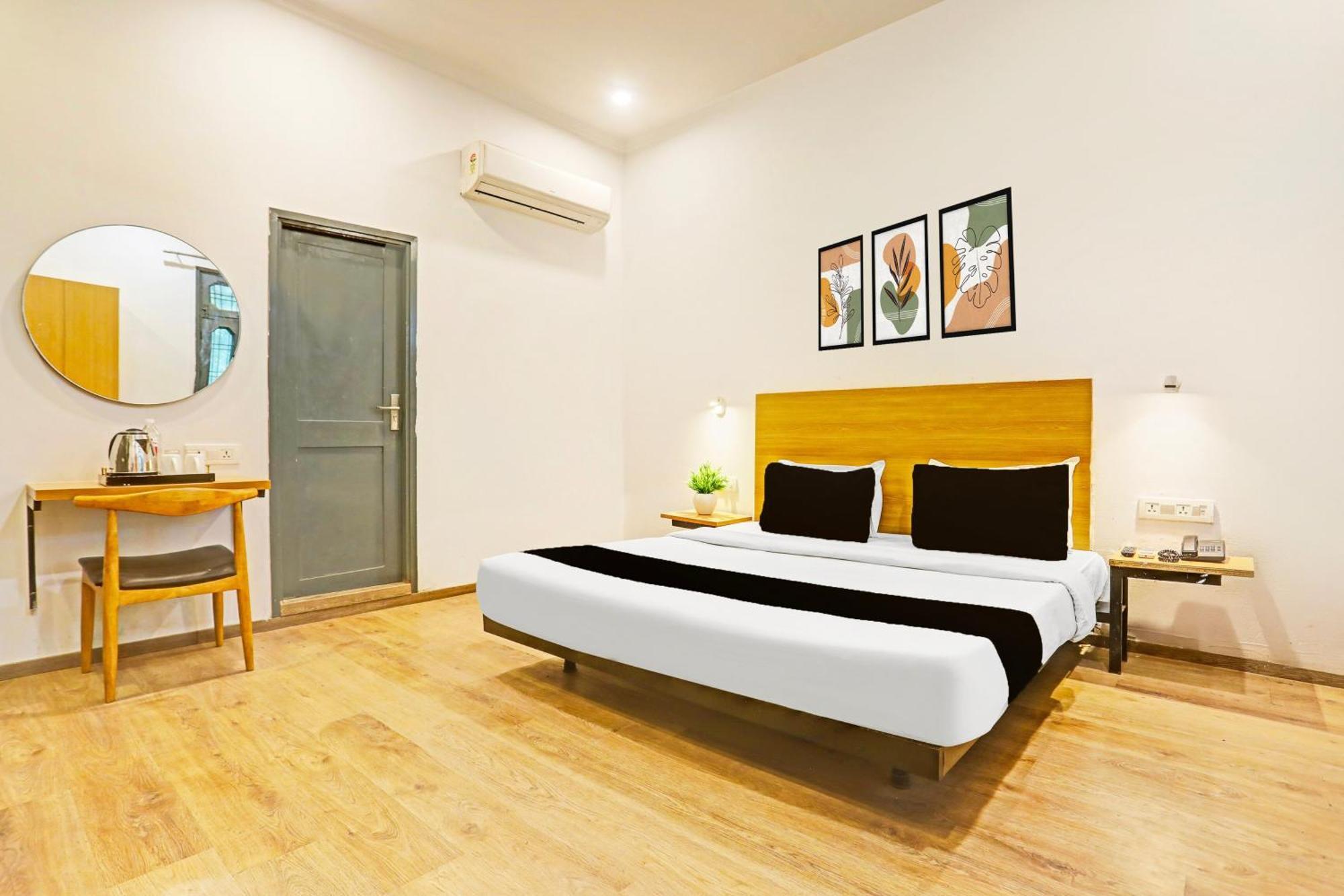 Super Townhouse Vijay Khand Gomti Nagar Лакхнау Экстерьер фото